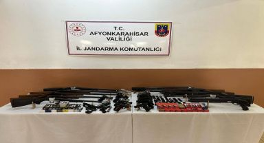 Afyonkarahisar Çobanlar İlçesinde Silah Kaçakçılığı Operasyonu: 5 Kişi Gözaltında!