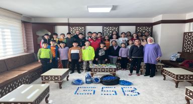 Afyonkarahisar Gençleri Sosyal Sorumlulukta Öncü: Kitap ve Kapak Bağışlarıyla Umuda Destek