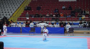 Afyonkarahisar'da Muhteşem Karate Müsabakaları: Genç Yetenekler Parlıyor!