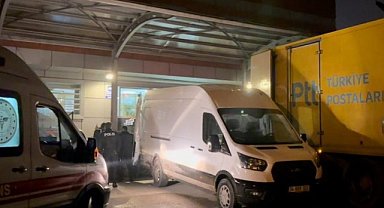 Düzce'de PTT Lojistik Binasında Kargo Yüklemesi Sırasında Kaza: Bir Kişi Yaralandı