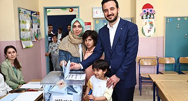 Bağcılar Belediye Başkanı Özdemir, oyunu kullandı