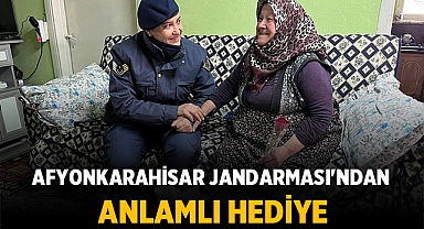 Kadınların Onuruna Özel Jest: Afyonkarahisar Jandarması'ndan Anlamlı Hediye