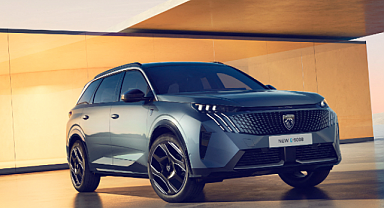 Peugeot, Paris'te Efsanevi Bir Tanıtım Gösterisiyle Yenilikçi E-5008 Modelini Duyurdu