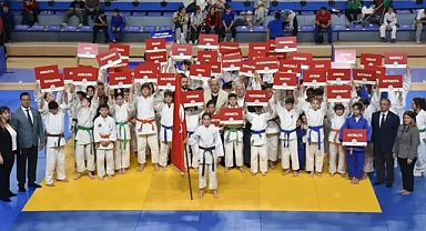 Afyonkarahisar'da Genç Sporcuların Göz Kamaştıran Performansı: