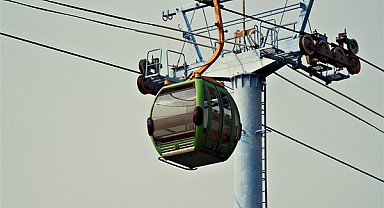 Bakan Yerlikaya: Teleferikte asılı kalan 15 kabindeki 98 kişi başarıyla tahliye edildi