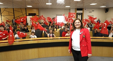 Burcu Köksal, Çocuk Meclisi üyeleri ile buluştu