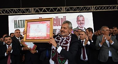 Hatay Büyükşehir Belediye Başkanı Öntürk mazbatasını aldı