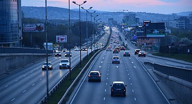 İstanbul ile Ankara'da kamyon, çekici ve tanker cinsi araçlara trafik yasağı