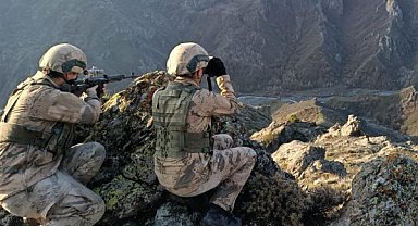 Yasa dışı yollarla sınırı geçmeye çalışan 9 kişi yakalandı