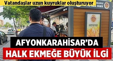 Afyon'da Halk Ekmeği Kuyrukları Uzamaya Devam Ediyor! 5 TL'ye Ekmek Almak İçin Vatandaşlar Büfelerde Sıra Bekliyor