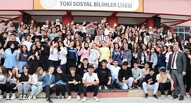 Afyonkarahisar TOKİ Sosyal Bilimler Lisesi'nde Rengarenk Bahar Şenliği!