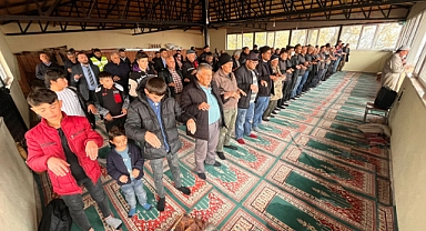 Akharım'da Yağmur Duası: Politikacılar ve Halk Kuraklığa Karşı Birlik Oldu