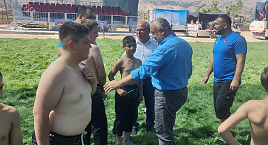 24 Yıllık Aradan Sonra Karaadilli'de Yağlı Pehlivanlar Heyecan Yaratıyor!