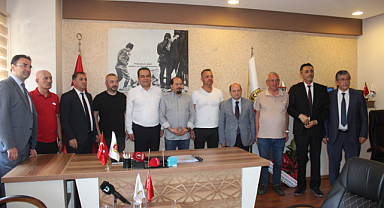 CHP Heyeti, Afyonkarahisar Gazeteciler Cemiyeti Başkanı Önder Artuk'u Ziyaret Etti
