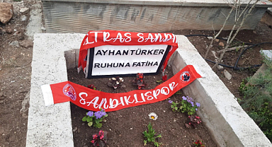 Sandıklıspor Taraftarları Vefa Gösteriyor: Kulüp Efsanelerini Anmak İçin Mezarlarını Ziyaret Ettiler