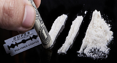 Uşak'ta Uyuşturucu Operasyonu: 102 Gram Sentetik Uyuşturucu Ele Geçirildi, 2 Kişi Tutuklandı!