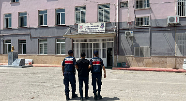 Afyonkarahisar'da Jandarma dolandırıcılıktan aranan şahsı yakaladı