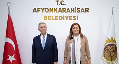 Ankara Büyükşehir Belediye Başkanı Mansur Yavaş, Afyonkarahisar Belediyesi'ni Ziyaret Etti: Kardeş Belediye Olacaklar!