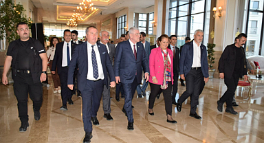 Köksal'dan Dervişoğlu'na çiçekli karşılama