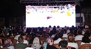 Denizli Halkı Filenin Sultanları’na Dev Ekranlardan Destek Verdi