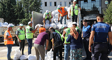 Dinar Belediyesi ihtiyaç sahiplerine patates dağıttı