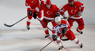 2025 Dünya Buz Hokeyi Turnuvası'nda Türkiye'nin üçüncü ligdeki rolü