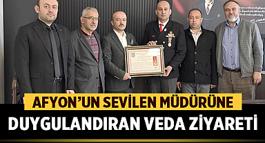 Afyon’un Sevilen Müdürüne Duygulandıran Veda Ziyareti