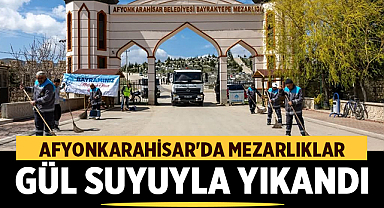 Afyonkarahisar'da Mezarlıklar Gül Suyuyla Yıkandı