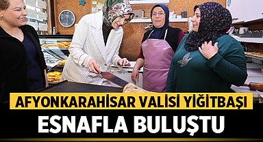 Afyonkarahisar Valisi Yiğitbaşı, Tarihi Çarşılarda Esnafla Buluştu: 'Yerel Ekonomiye Güç Katıyoruz