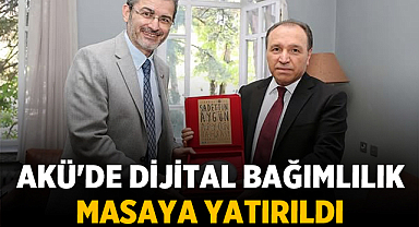 AKÜ'de Dijital Bağımlılık Masaya Yatırıldı:
