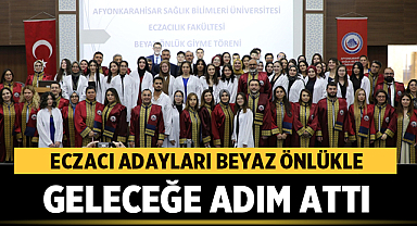 Eczacı Adayları Beyaz Önlükle Geleceğe Adım Attı