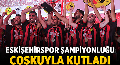 Eskişehirspor Şampiyonluğu Coşkuyla Kutladı: Ceza Sahnedeydi!