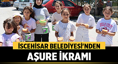 İscehisar Belediyesi'nden Cumhuriyet Meydanı ve Pazar Yerinde Aşure İkramı