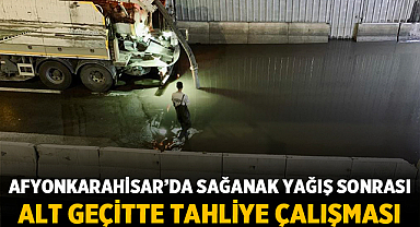 Afyonkarahisar’da Sağanak Yağış Sonrası Alt Geçitte Tahliye Çalışması Yapılıyor