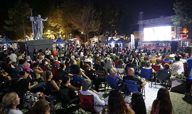 Odunpazarı’nda yaz akşamları sinema keyfi sürüyor