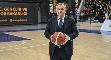 Bakan Bak, milli sporcuları ziyaret etti