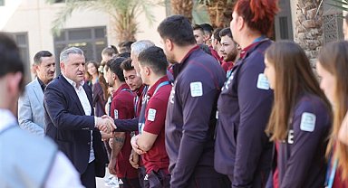 Bakan Bak, Suudi Arabistan’da milli sporcularla buluştu