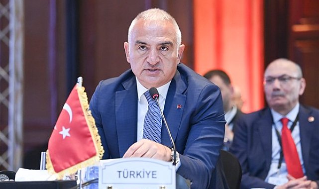 Bakan Ersoy, Anıtkabir'deki törene katıldı