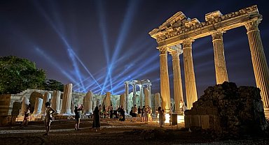 Bakan Ersoy: Antalya, Ekim ayında 2 milyon 216 bin 554 yabancı ziyaretçiyi ağırladı