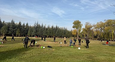 Basın Mensupları ve TSK personeli 63 fidanı toprakla buluşturdu