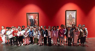 İzmir’de çocukların Cumhuriyet ve Atatürk temalı resimleri sergilendi