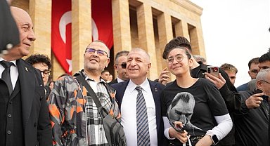 Özdağ’dan Anıtkabir’e ziyaret