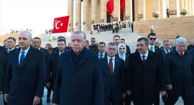 TBMM Başkanı Kurtulmuş, Anıtkabir'de düzenlenen törene katıldı