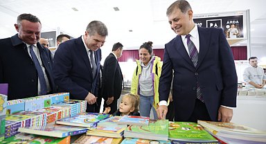 Başkan Tugay, 13. Burdur Kitap Fuarı’na katıldı