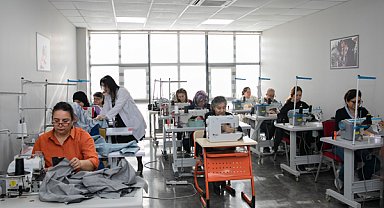 Mersin Büyükşehir Belediyesi'nden giyim üretim kursu