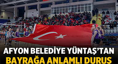 Afyon Belediye Yüntaş’tan bayrağa anlamlı duruş, salon kırmızı beyaz oldu