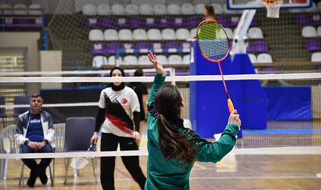 Afyonkarahisar'da Badminton Şöleni: 9 İlden 200 Sporcu Sahada!