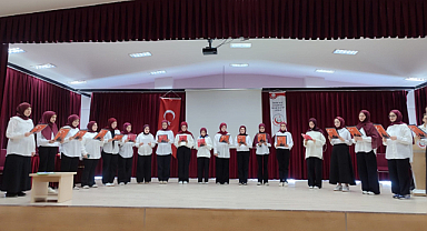 Afyonlu Gençler İstiklal Ruhunu Sahneye Taşıdı: Duygu Dolu Anlar