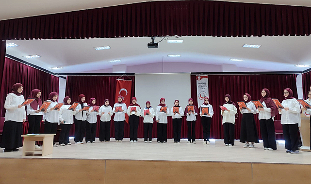 Afyonlu Gençler İstiklal Ruhunu Sahneye Taşıdı: Duygu Dolu Anlar