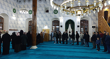 Emirdağ’da Kadir Gecesi: Sakal-ı Şerif’e Büyük İlgi!